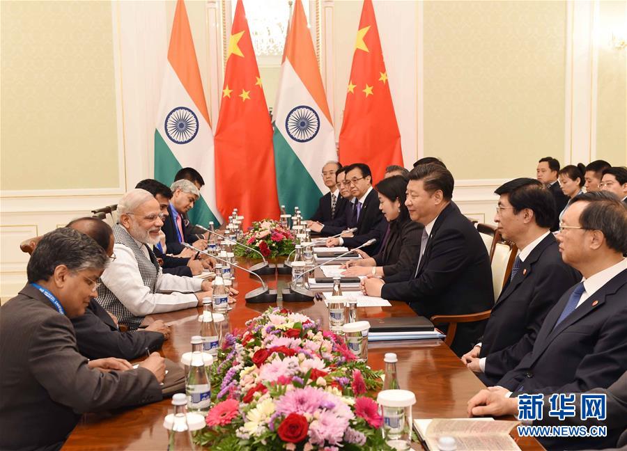 6月23日，國家主席習(xí)近平在烏茲別克斯坦塔什干會(huì)見印度總理莫迪。新華社記者 饒愛民攝