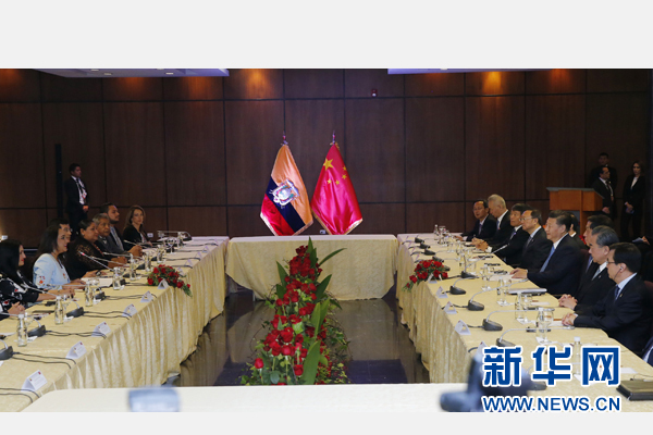 當?shù)貢r間11月18日，國家主席習(xí)近平在基多會見厄瓜多爾國民代表大會主席里瓦德內(nèi)拉。 新華社記者 鞠鵬 攝