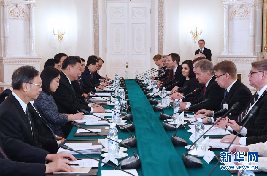 4月5日，國家主席習(xí)近平在赫爾辛基同芬蘭總統(tǒng)尼尼斯托舉行會談。 新華社記者 饒愛民 攝