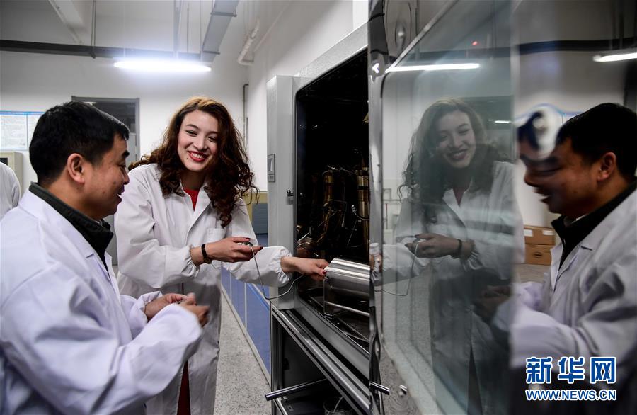 （新華全媒頭條&middot;上合青島峰會(huì)&middot;圖文互動(dòng)）（12）遠(yuǎn)航，揚(yáng)起&ldquo;上海精神&rdquo;的時(shí)代風(fēng)帆&mdash;&mdash;寫在上海合作組織成員國(guó)元首理事會(huì)第十八次會(huì)議即將召開之際