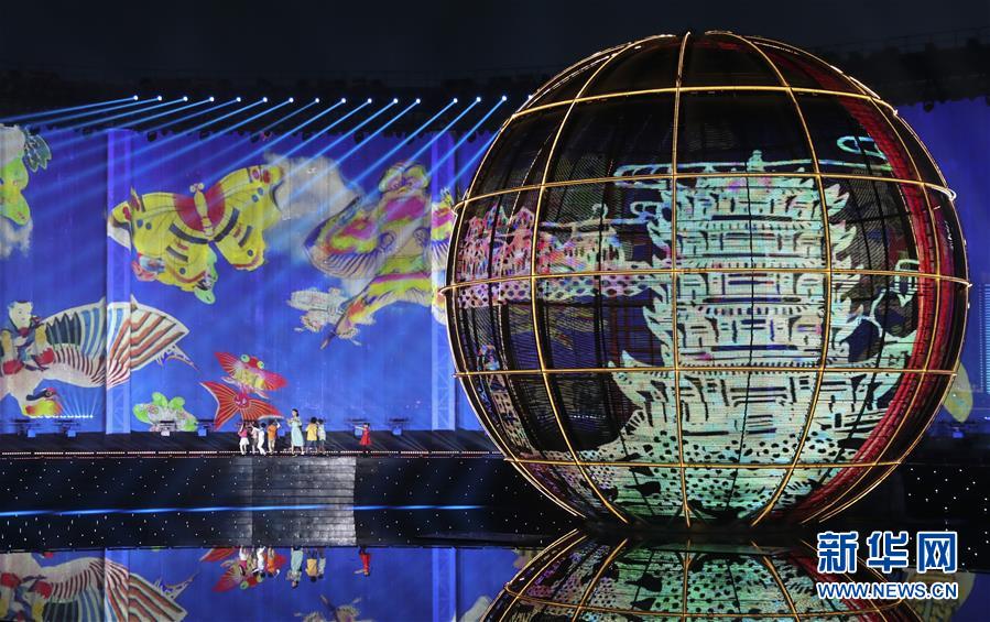 （新華全媒頭條&middot;上合青島峰會(huì)&middot;圖文互動(dòng)）（3）攜手前進(jìn)，開啟上合發(fā)展新征程 &mdash;&mdash;習(xí)近平主席主持上合組織青島峰會(huì) 并舉行系列活動(dòng)紀(jì)實(shí)