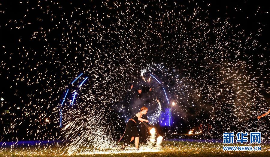 （XHDW）（1）第十三屆波蘭火焰藝術節(jié)精彩上演