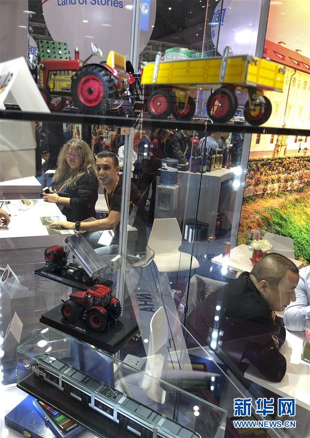 (新華全媒頭條·圖文互動)(6)人間正道 浩蕩前行——習(xí)近平主席出席首屆中國國際進(jìn)口博覽會紀(jì)實