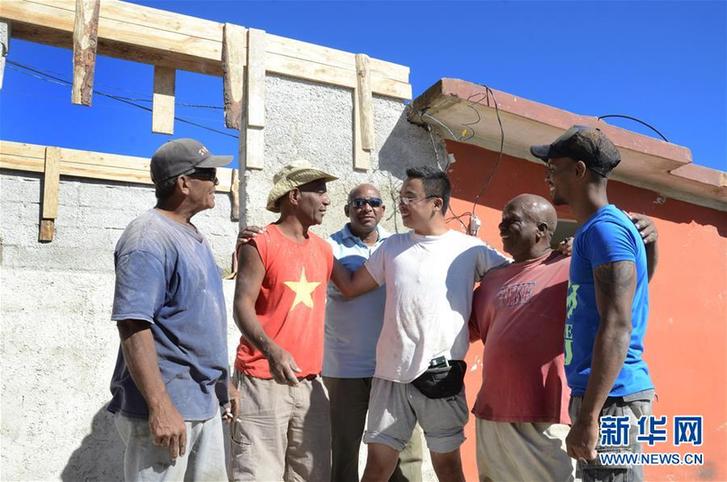 （國際&middot;圖文互動）（1）哈瓦那龍卷風災區(qū)來了個&ldquo;中國人&rdquo;