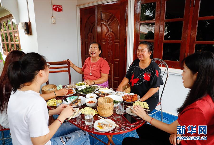 （國際&middot;&ldquo;一帶一路&rdquo;高峰論壇&middot;圖文互動）（8）通訊：中國志愿者老撾教學(xué)收獲滿滿的感動