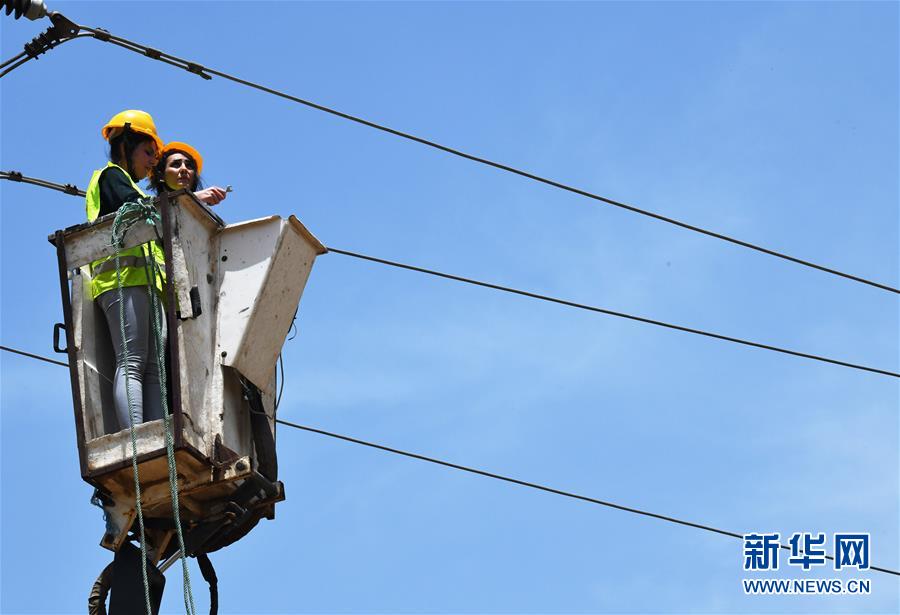 （國(guó)際&middot;圖文互動(dòng)）（2）通訊：從家庭走向曠野的敘利亞女電工