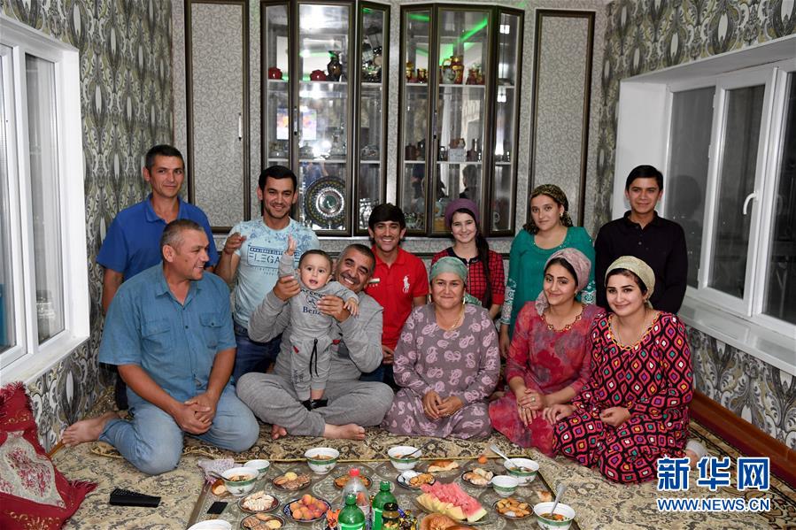 （國際&middot;圖文互動）（2）通訊：&ldquo;學(xué)習(xí)中文為我?guī)硪庀氩坏降陌l(fā)展機(jī)遇&rdquo;&mdash;&mdash;記一名&ldquo;90后&rdquo;塔吉克斯坦青年的圓夢之路