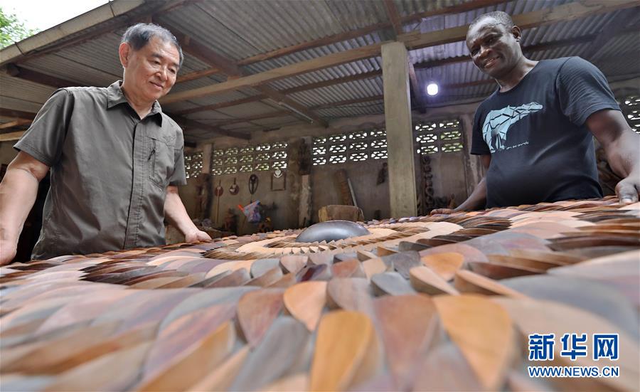 （國際&middot;圖文互動）（5）通訊：收藏&ldquo;非洲之美&rdquo;的中國人&mdash;&mdash;訪幾內(nèi)亞灣非洲國際藝術(shù)博物館館長謝燕申