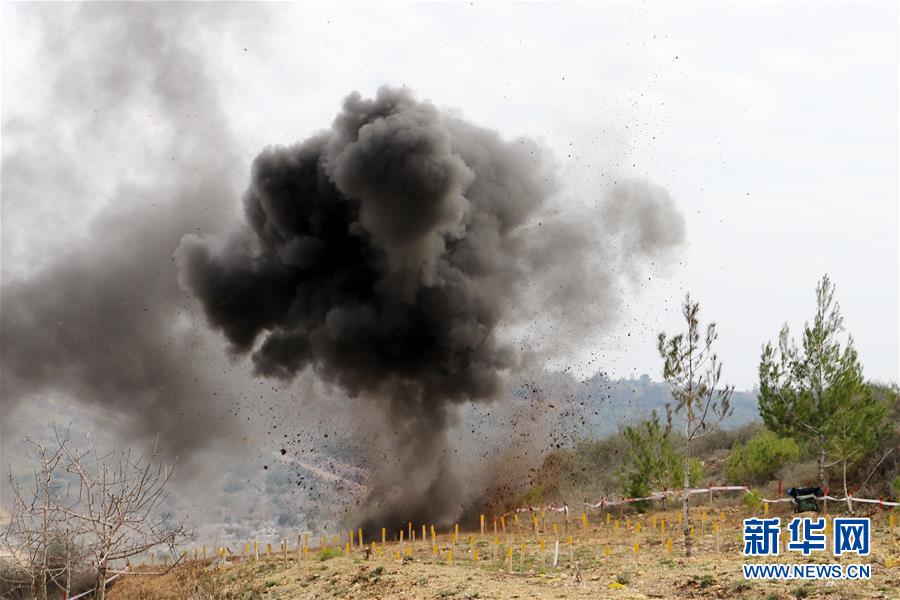 （國際&middot;圖文互動）（4）通訊：&ldquo;中國軍人掃雷一如既往專業(yè)和敬業(yè)！&rdquo;&mdash;&mdash;記中國赴黎維和部隊(duì)完成&ldquo;藍(lán)線&rdquo;3個(gè)雷場清排任務(wù)