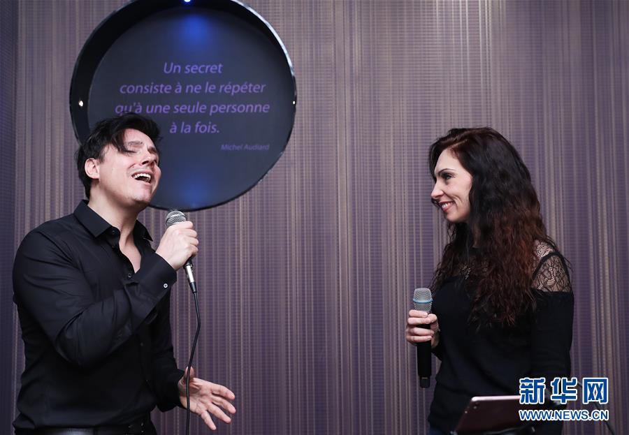 （國際&middot;圖文互動）（2）通訊：手牽手，我們共同驅散陰霾&mdash;&mdash;法國音樂人創(chuàng)作抗疫歌曲背后的故事