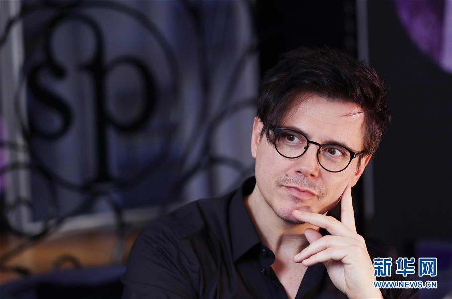 （國際&middot;圖文互動）（3）通訊：手牽手，我們共同驅散陰霾&mdash;&mdash;法國音樂人創(chuàng)作抗疫歌曲背后的故事