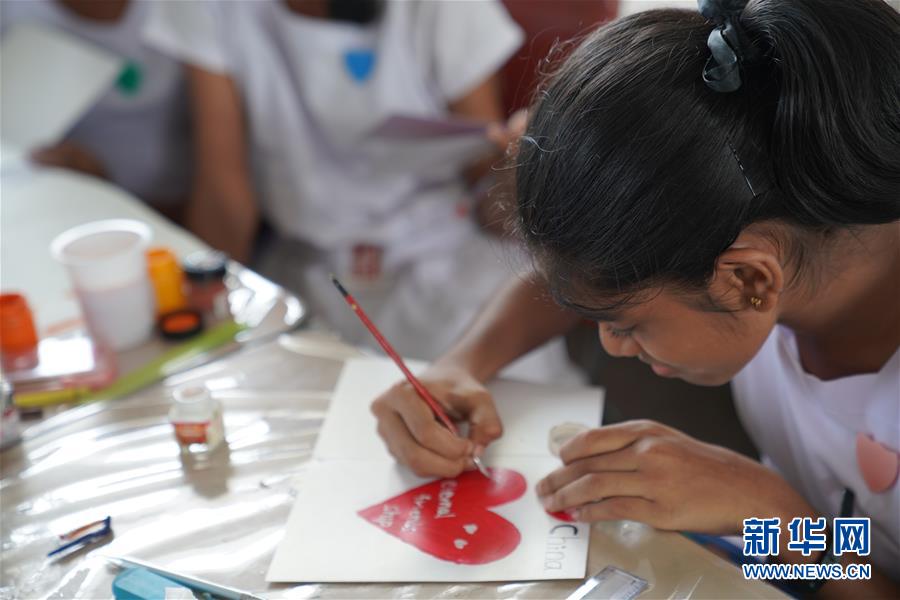 (國際·圖文互動)(1)通訊:“愛心是我們抗擊疾病最強的力量”——記斯里蘭卡德薇女子學(xué)校師生收到彭麗媛復(fù)信