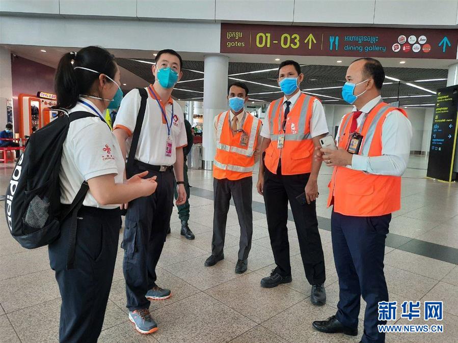 （國際疫情&middot;圖文互動）（4）&ldquo;工作忙碌又細致，經(jīng)驗豐富又專業(yè)&rdquo;&mdash;&mdash;一名柬埔寨青年眼中的中國援柬抗疫醫(yī)療專家組