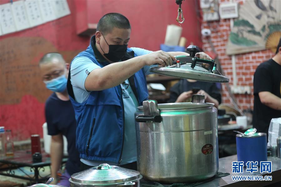 （國際疫情 &middot;圖文互動）（1）通訊：加德滿都中國人奉獻的&ldquo;愛心便當&rdquo;