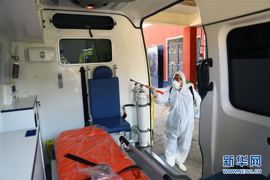 （國際疫情&middot;圖文互動）（8）通訊：埃及救護(hù)車?yán)锏?ldquo;逆行者&rdquo;