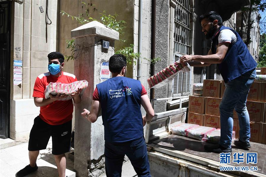 （國際疫情&middot;圖文互動）（2）通訊：疫情中，那抹笑容最難忘&mdash;&mdash;記向困難家庭發(fā)放愛心包裹的敘利亞青年志愿者