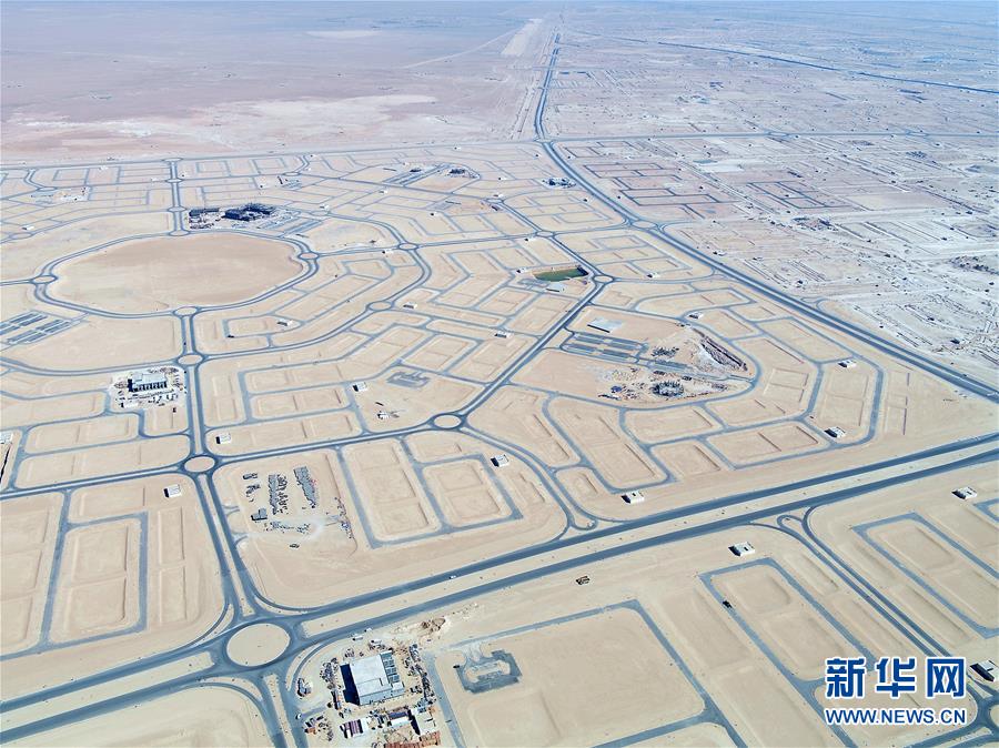 （國際疫情&middot;圖文互動）（5）通訊：防疫、生產兩不誤，沙漠現&ldquo;棋盤&rdquo;&mdash;&mdash;記中企承建科威特住房基建項目