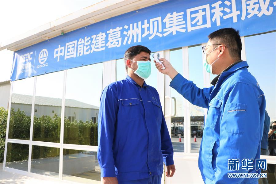 （國際疫情&middot;圖文互動）（6）通訊：防疫、生產兩不誤，沙漠現&ldquo;棋盤&rdquo;&mdash;&mdash;記中企承建科威特住房基建項目