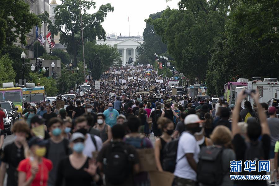 （國(guó)際）（3）美國(guó)民眾繼續(xù)舉行游行示威抗議種族歧視