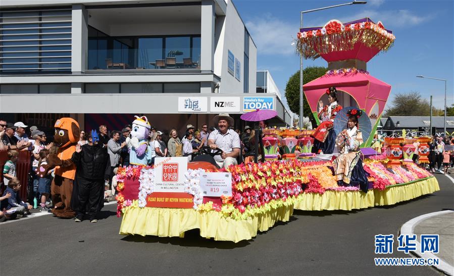 （國際&middot;圖文互動(dòng)）（3）通訊：中國元素在新西蘭迎春花車巡游活動(dòng)中放光彩