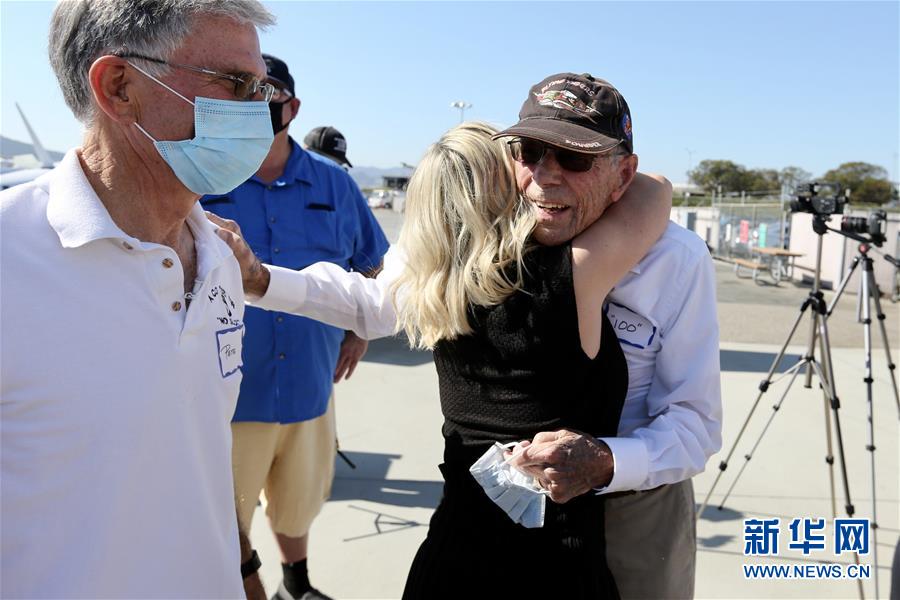 （國際&middot;圖文互動）（6）&ldquo;飛虎隊(duì)&rdquo;百歲老兵駕機(jī)重上藍(lán)天