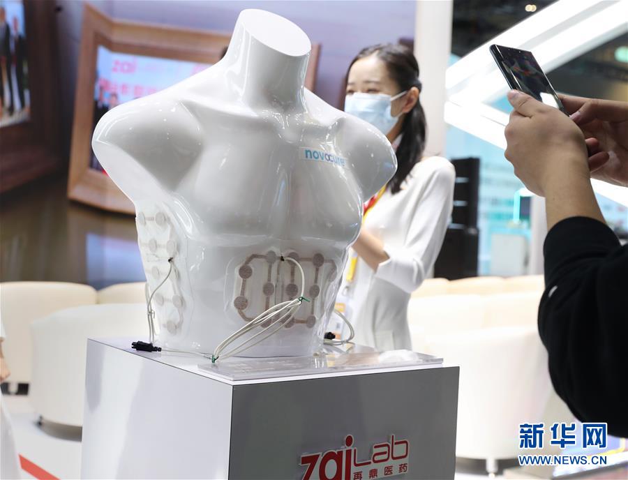 （第三屆進(jìn)博會&middot;圖文互動）（2）新疫苗、新療法，進(jìn)博會最&ldquo;火爆&rdquo;展區(qū)見聞