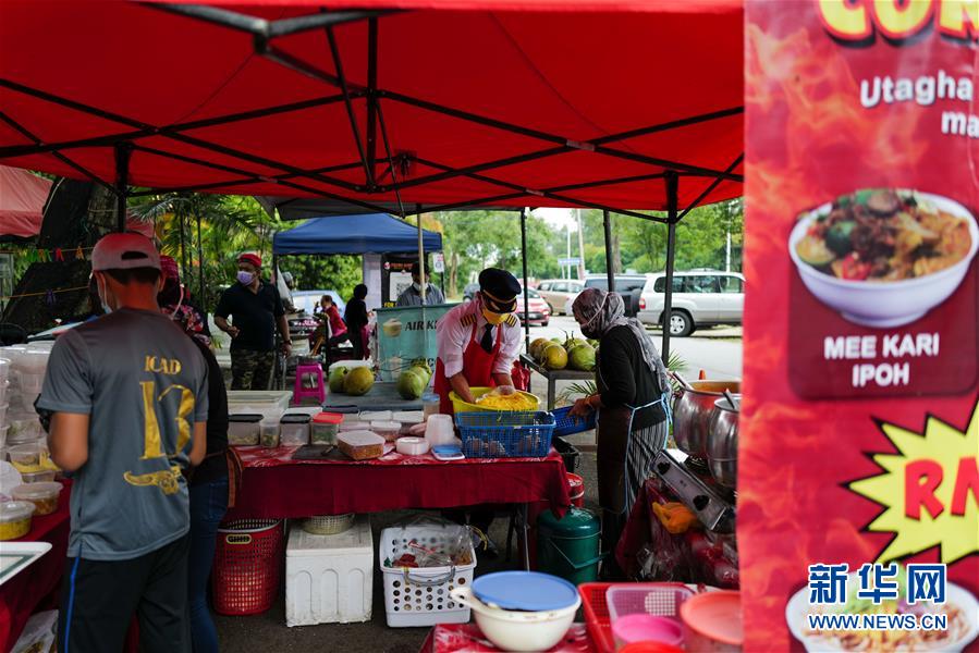 （國(guó)際&middot;圖文互動(dòng)）（5）通訊：前方總有機(jī)遇&mdash;&mdash;記馬來西亞一位飛行員疫情下擺攤再就業(yè)