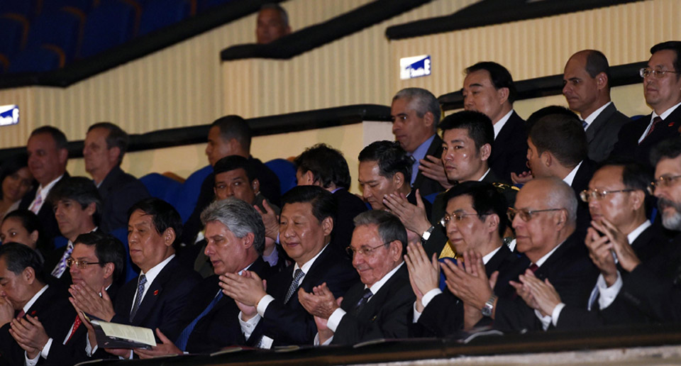 [資料圖片]習近平與勞爾&middot;卡斯特羅共同觀看芭蕾舞演出