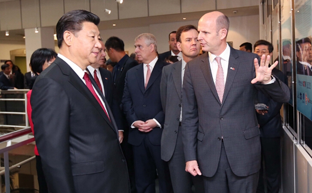 習(xí)近平參觀(guān)國(guó)際移動(dòng)衛(wèi)星公司