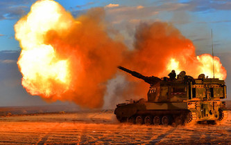 戈壁大漠上演自行火炮分隊(duì)對抗，場面霸氣！