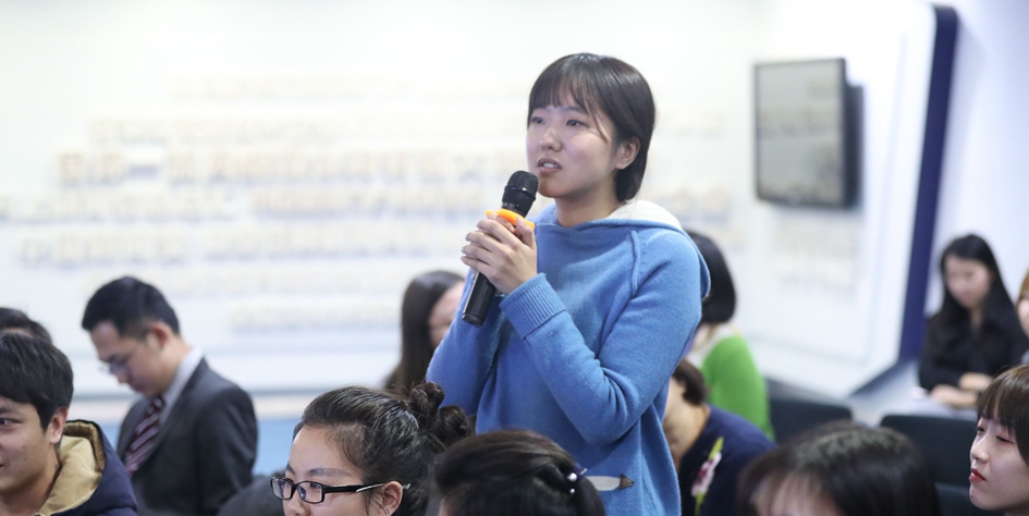 中國傳媒大學學生在提問