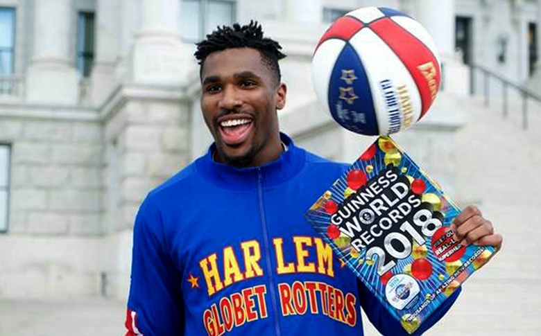 吉尼斯世界紀(jì)錄日：15.26米！向上投籃最高高度