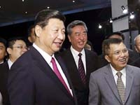 習近平參觀&ldquo;中印尼友好&rdquo;圖片展